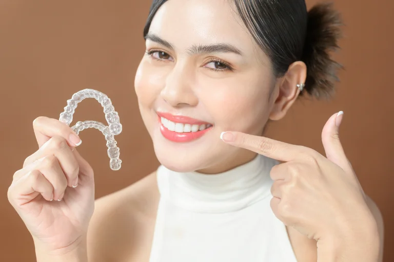 lady_holding_clear_aligner